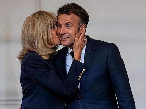 马克龙和妻子照片
