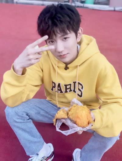 王源眼睛图片,王源深邃眼眸下的星辰大海